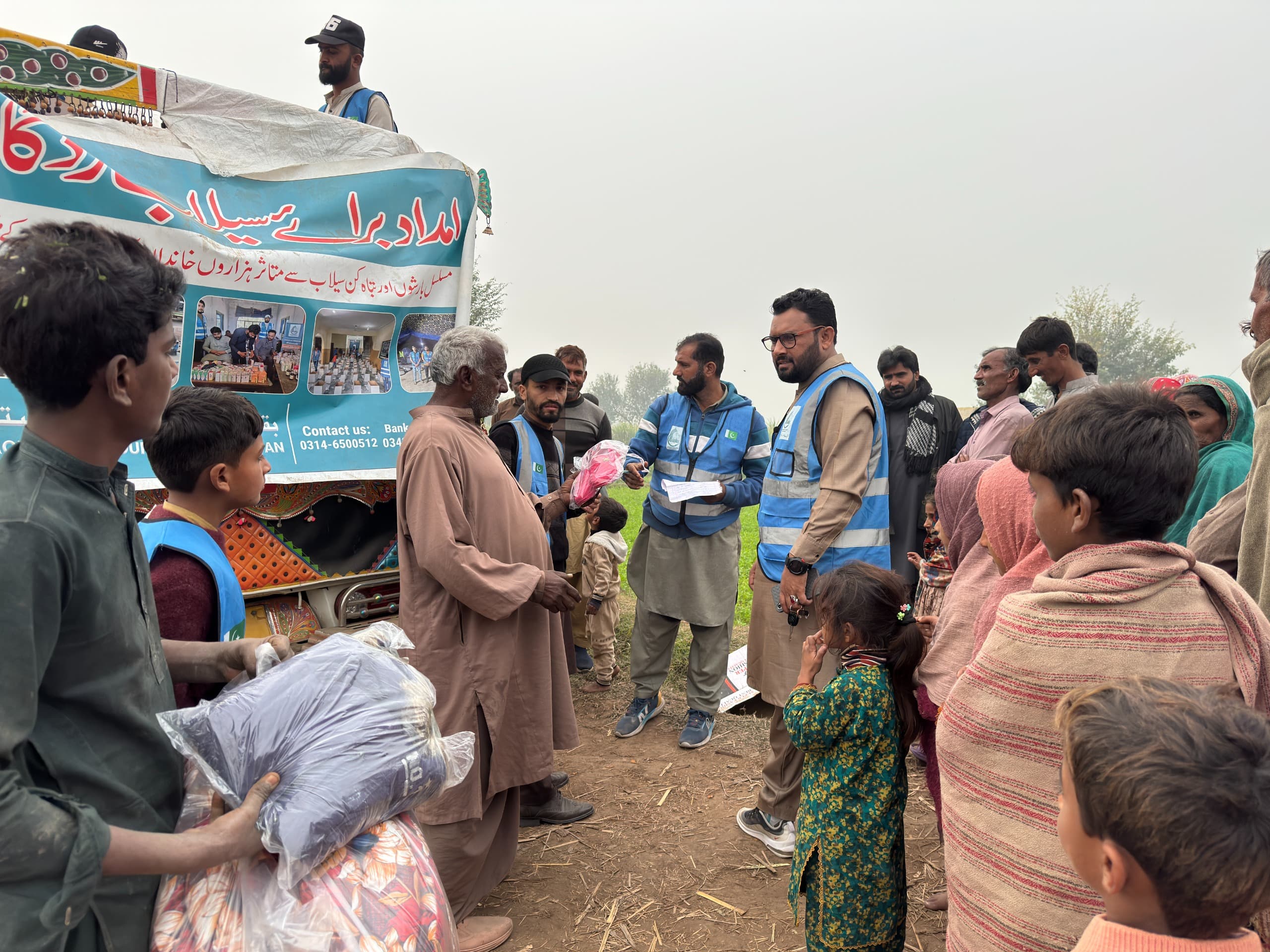 Dry ration packages being distributed to displaced families by Baqiatullah Foundation volunteers